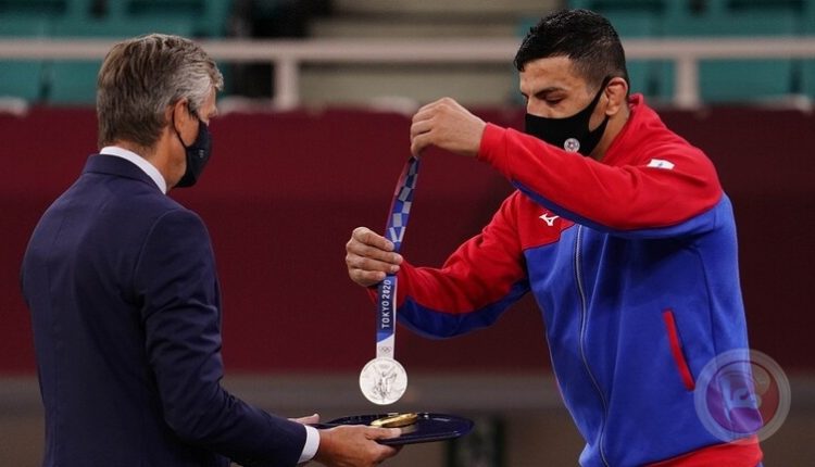 لاعب ايراني يهدي ميدالية لاسرائيل