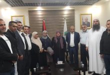 اللواء ماجد فرج رئيس جهاز المخابرات العامة الفلسطينية خلال لقائه عائلات الأسرى المضربين عن الطعام