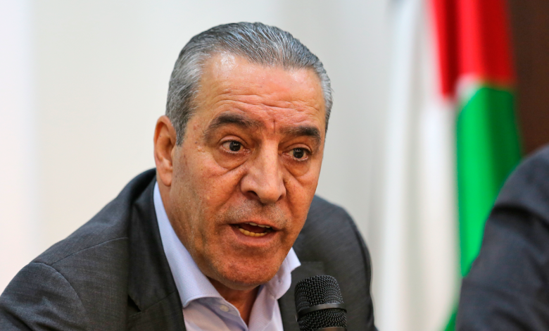 الوزير حسين الشيخ