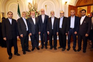 قيادة مافيا حماس مع مسؤوليين ايرانيين